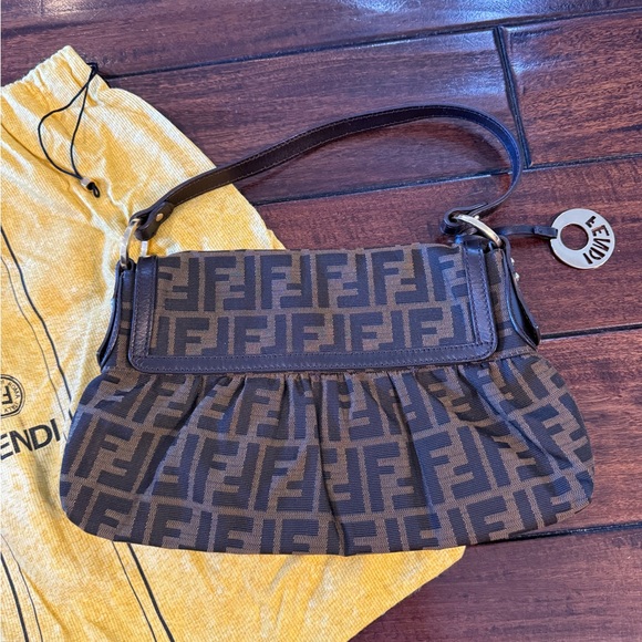 Fendi Chef Shoulder Bag - Picture 4 of 12